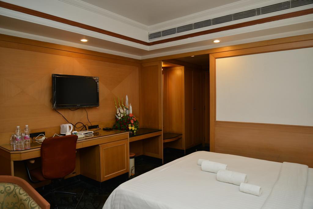 Hotel Kala Sagar Pune Room photo